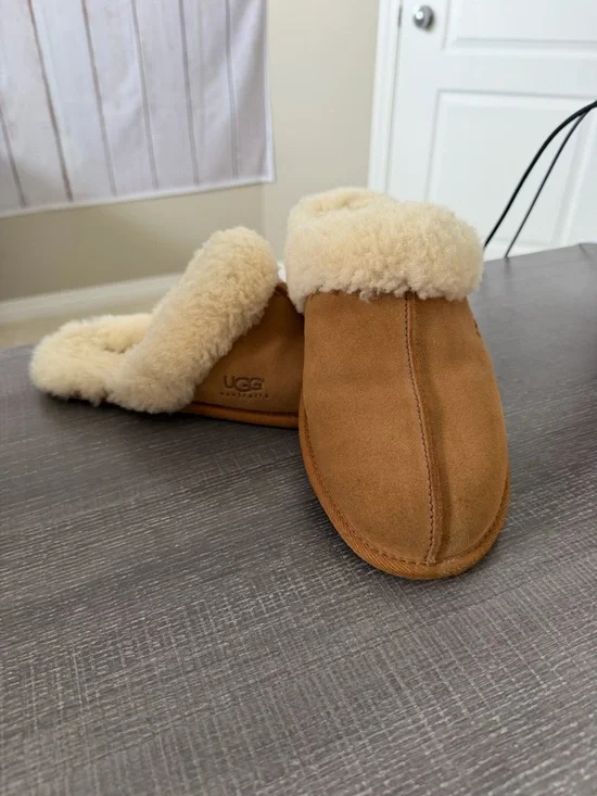 UGG Women's Scuffette II Shearling Slipper in Chestnut Size 9 - Picture 1 of 8